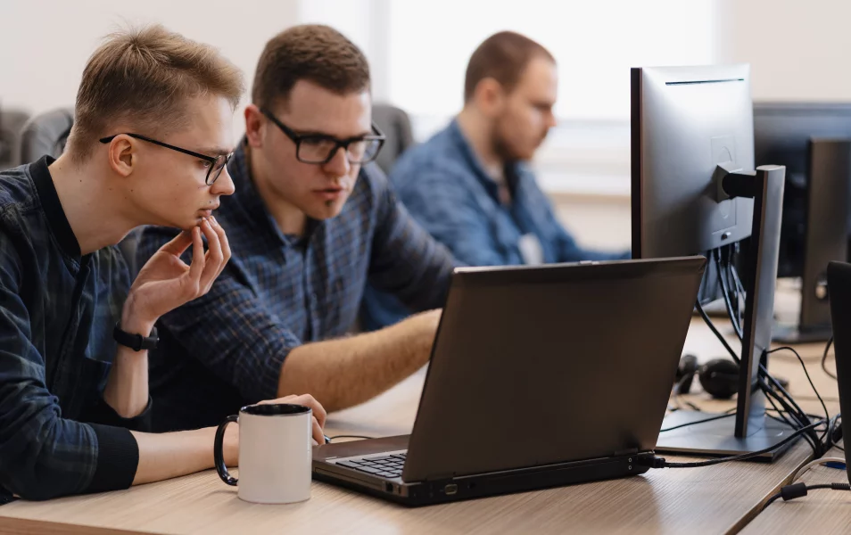 Práca v oblasti testingu a consultingu