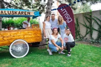 Kolektív kolegov na párty v msg life Slovakia