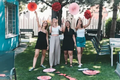 Výzdoba na záhradnú párty v slnečnej záhrade