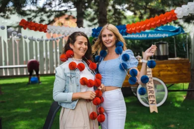 Zdobenie slnečnej záhrady na firemnú párty