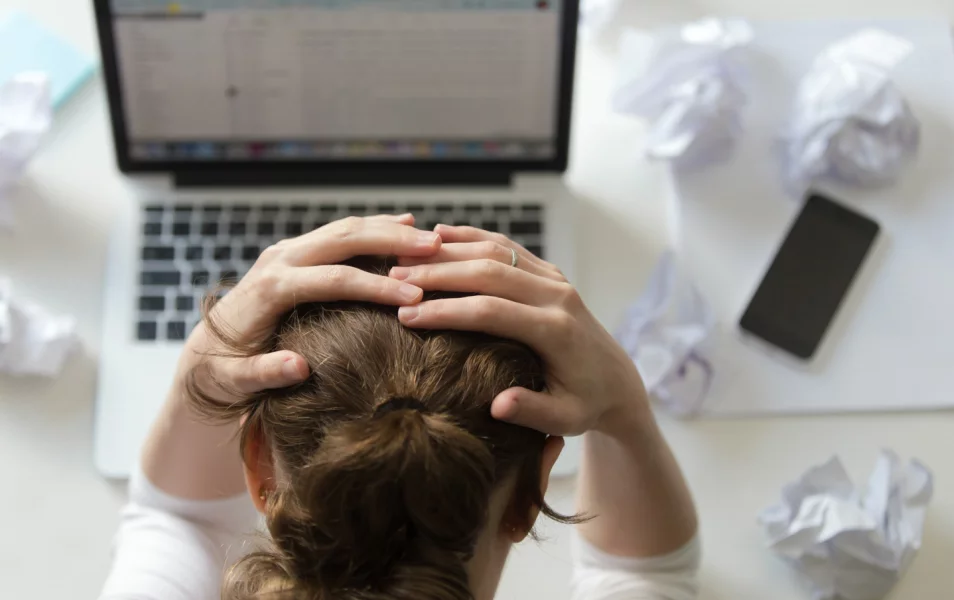 Šikana na pracovisku: mobbing, bossing, ako ich riešiť?