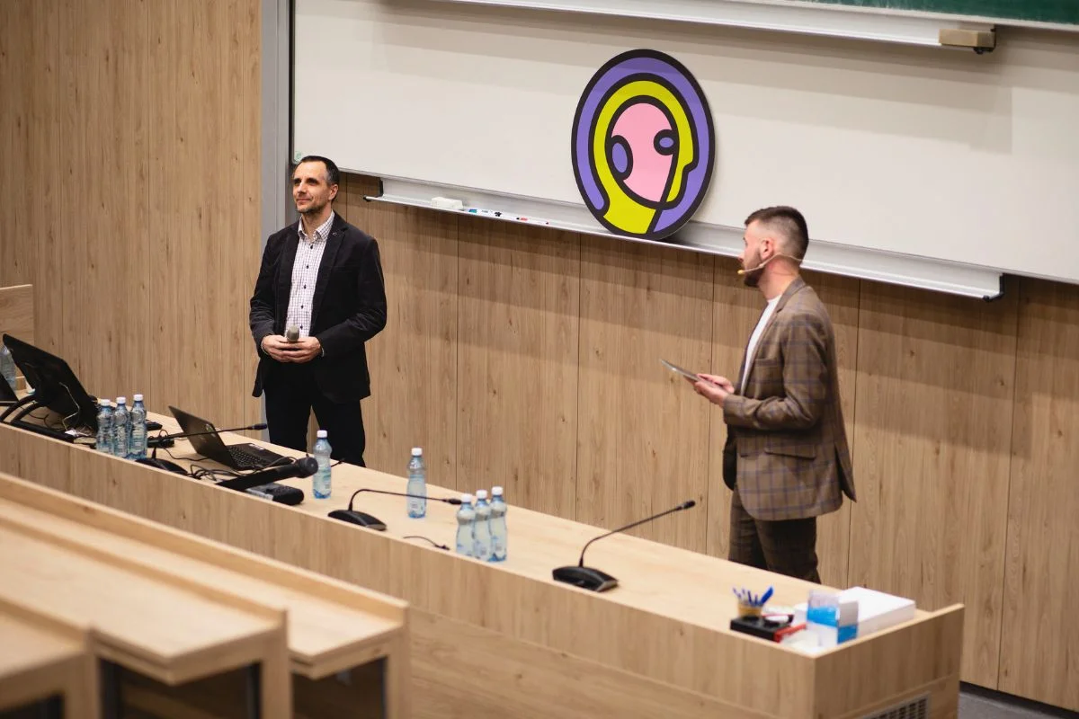 Prednáška Jakuba a Michala na FEI STU o vývoji v poistnom sektore.